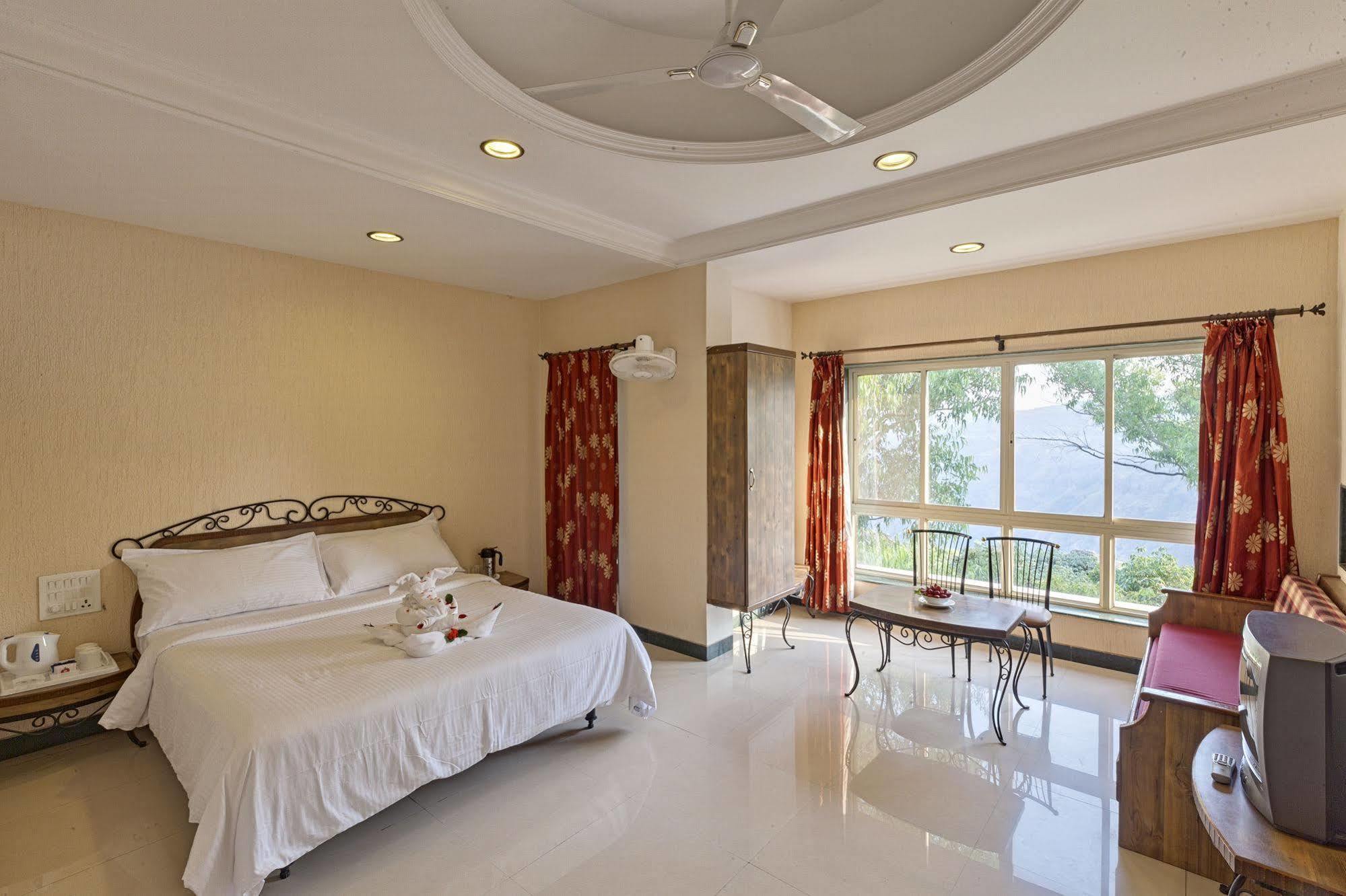 Bella Vista Resort Mahābaleshwar Esterno foto